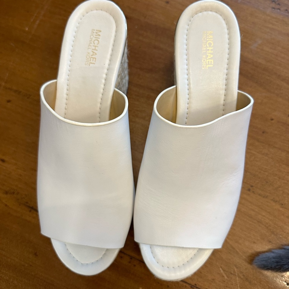 Michael Kors Wedge Sandle, size 8, great condition